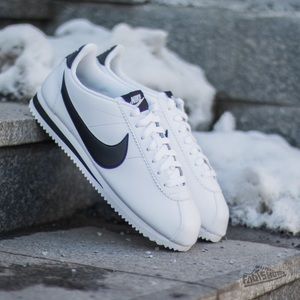 black and white nike cortez mens